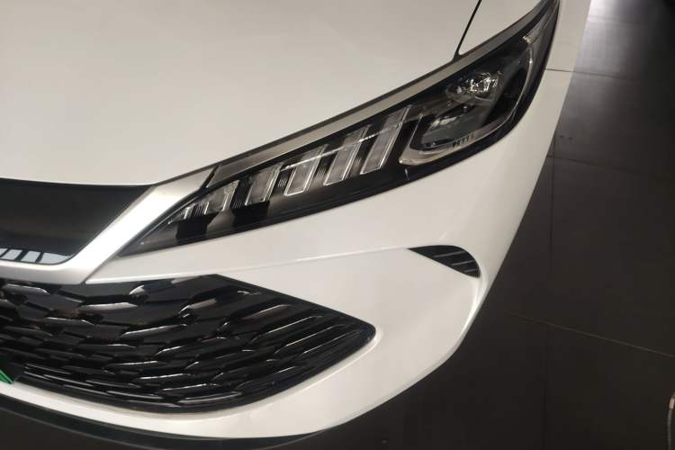 Used BYD Qin PLUS 2025 DM-i Smart Drive 55KM Leading Model Left Front Headlight