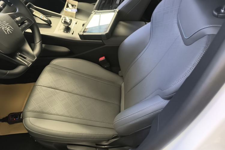 Used BYD Qin PLUS 2025 DM-i Smart Drive 55KM Leading Model Left Front Seat