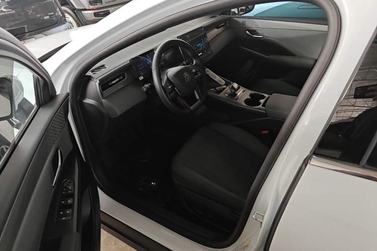 Used BYD Qin PLUS 2025 DM-i Smart Drive 120KM Superior Model Left Front Seat