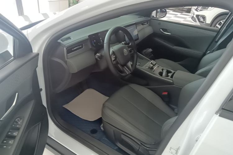 Used BYD Qin PLUS 2025 DM-i Smart Drive 55KM Leading Model Left Front Seat