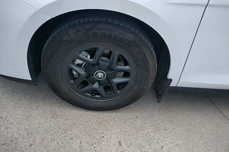 Used BYD Qin PLUS 2025 DM-i Smart Drive 55KM Leading Model Left Front Wheel Hub