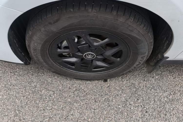 Used BYD Qin PLUS 2025 DM-i Smart Drive 55KM Leading Model Left Front Wheel Hub