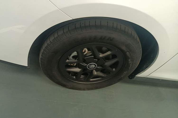 Used BYD Qin PLUS 2025 DM-i Smart Drive 55KM Leading Model Left Front Wheel Hub