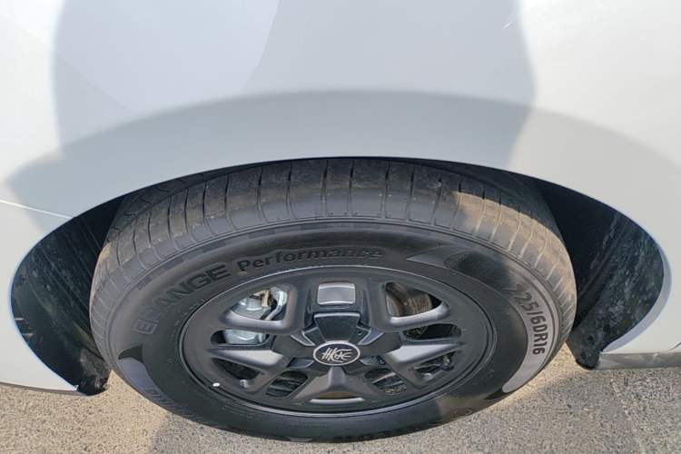 Used BYD Qin PLUS  Left Front Wheel Hub