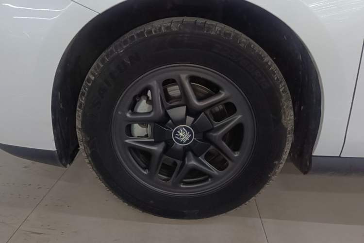 Used BYD Qin PLUS 2025 DM-i Smart Drive 55KM Leading Model Left Front Wheel Hub