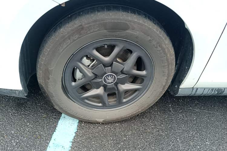 Used BYD Qin PLUS 2025 DM-i Smart Drive 55KM Leading Model Left Front Wheel Hub