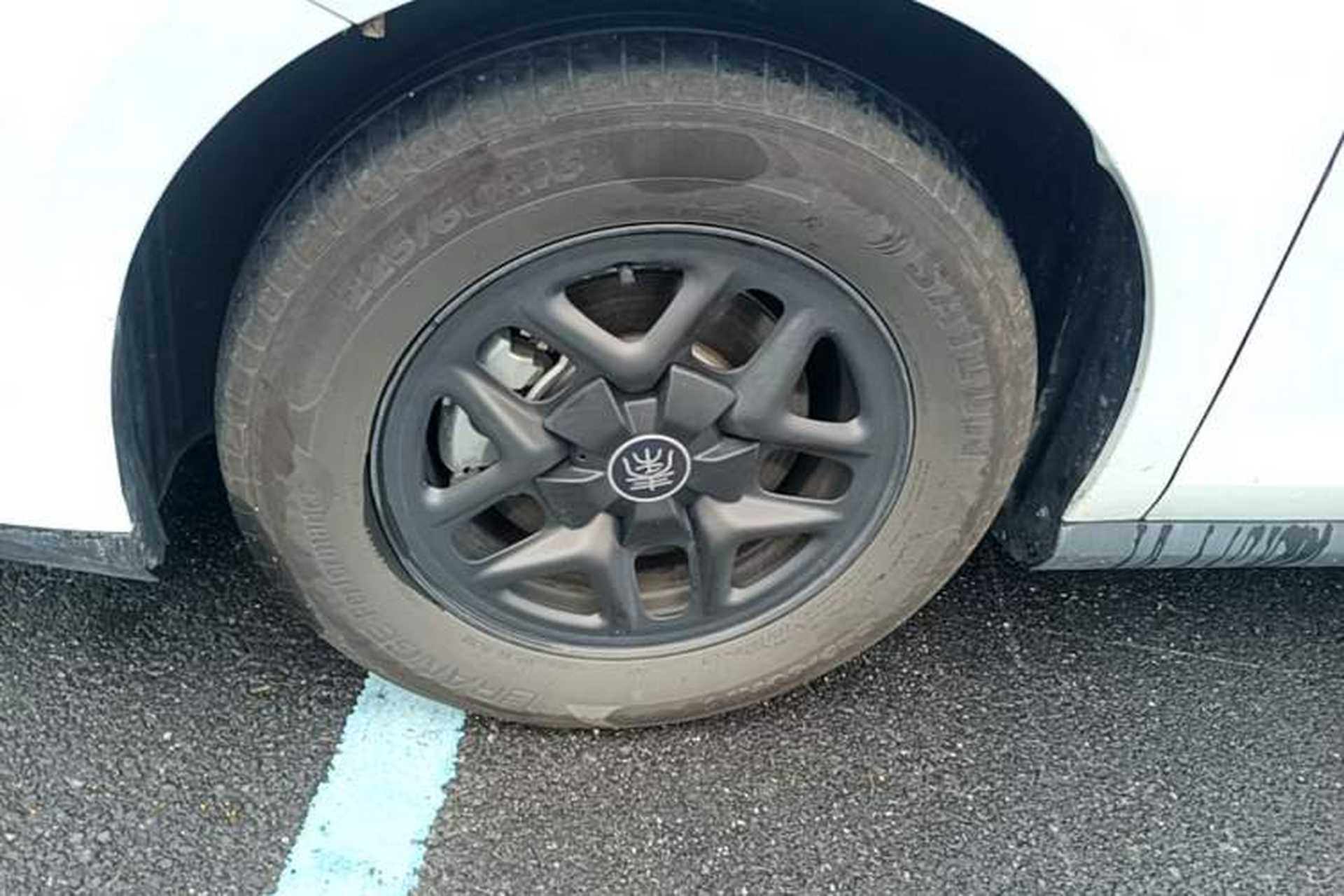Used BYD Qin PLUS 2025 DM-i Smart Drive 55KM Leading Model Left Front Wheel Hub
