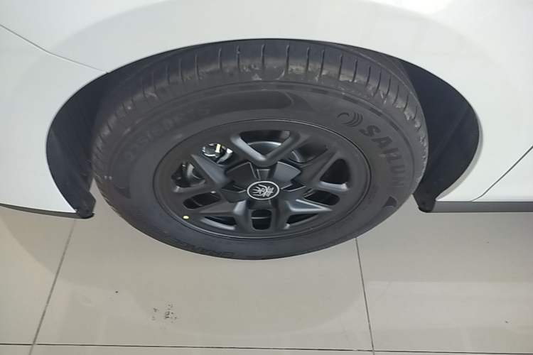 Used BYD Qin PLUS 2025 DM-i Smart Drive 55KM Leading Model Left Front Wheel Hub