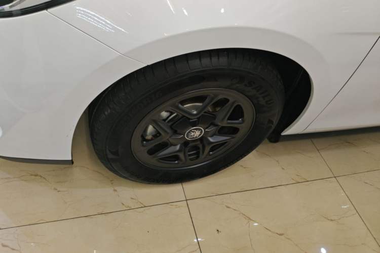 Used BYD Qin PLUS 2025 DM-i Smart Drive 55KM Leading Model Left Front Wheel Hub
