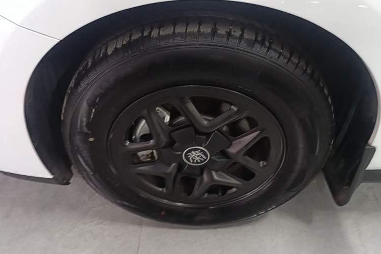 Used BYD Qin PLUS 2025 DM-i Smart Drive 55KM Leading Model Left Front Wheel Hub