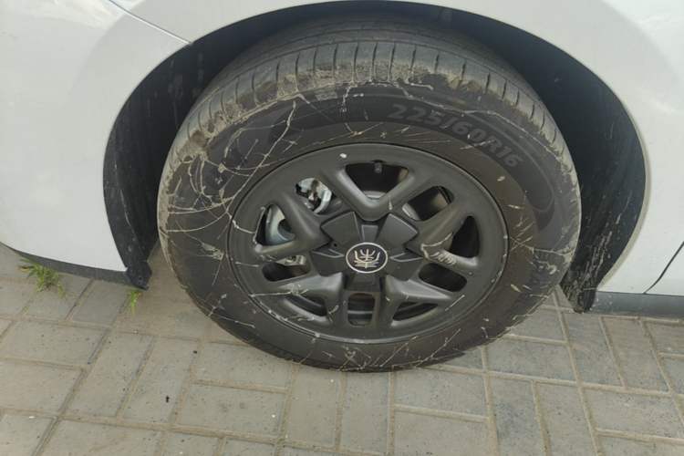 Used BYD Qin PLUS 2025 DM-i Smart Drive 55KM Leading Model Left Front Wheel Hub