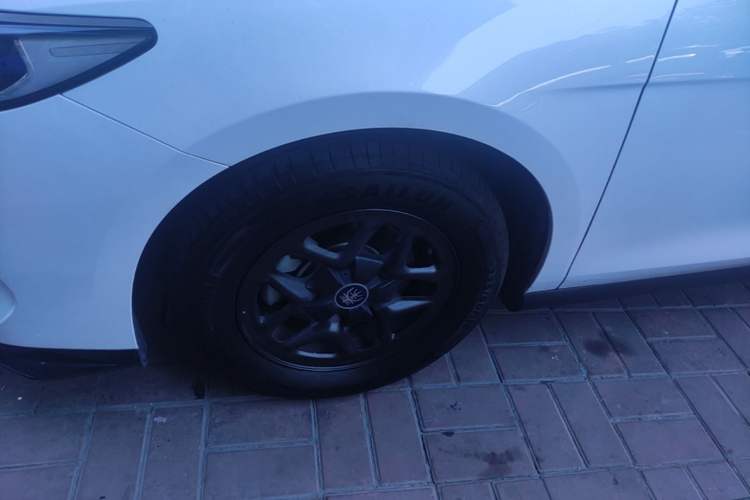 Used BYD Qin PLUS 2025 DM-i Smart Drive 55KM Leading Model Left Front Wheel Hub