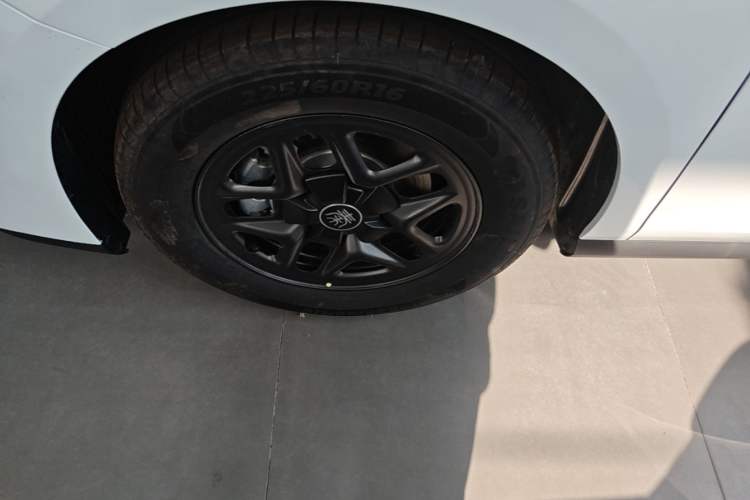 Used BYD Qin PLUS 2025 DM-i Smart Drive 55KM Leading Model Left Front Wheel Hub