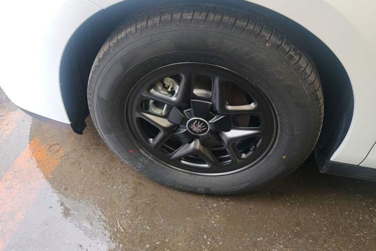 Used BYD Qin PLUS 2025 DM-i Smart Drive 55KM Leading Model Left Front Wheel Hub