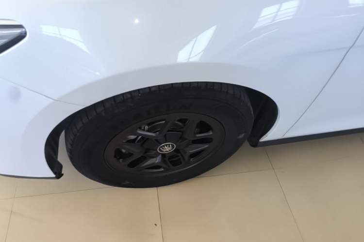 Used BYD Qin PLUS 2025 DM-i Smart Drive 55KM Leading Model Left Front Wheel Hub