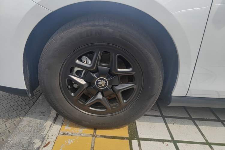 Used BYD Qin PLUS 2025 DM-i Smart Drive 55KM Leading Model Left Front Wheel Hub