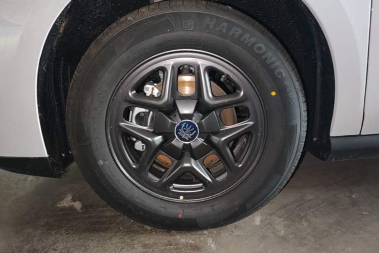 Used BYD Qin PLUS  Left Front Wheel Hub