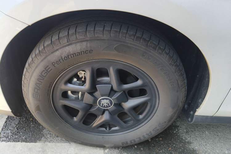 Used BYD Qin PLUS 2025 DM-i Smart Drive 55KM Leading Model Left Front Wheel Hub