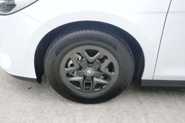 Used BYD Qin PLUS 2025 DM-i Smart Drive 55KM Leading Model Left Front Wheel Hub