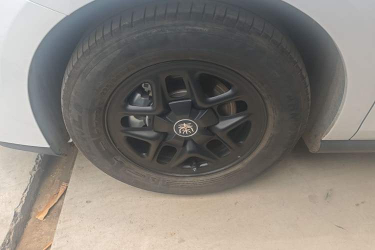 Used BYD Qin PLUS 2025 DM-i Smart Drive 55KM Leading Model Left Front Wheel Hub