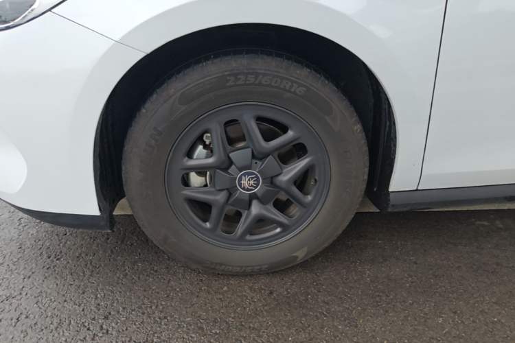 Used BYD Qin PLUS 2025 DM-i Smart Drive 55KM Leading Model Left Front Wheel Hub