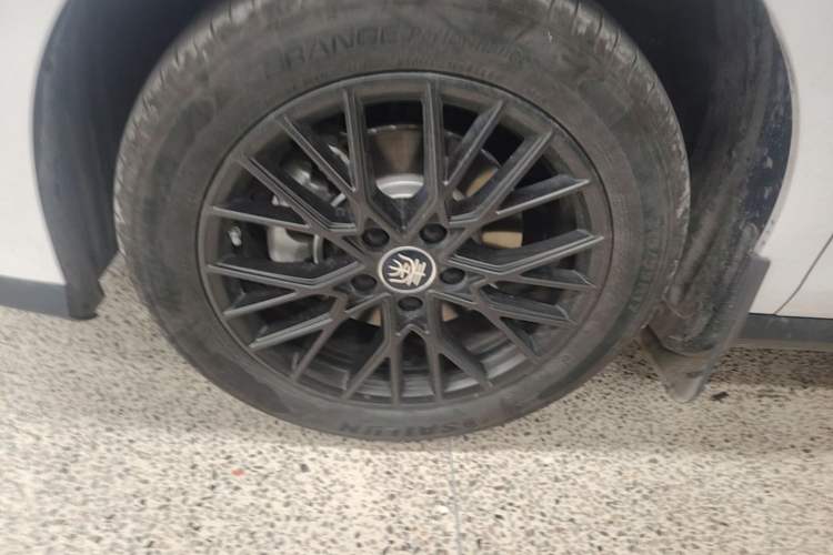 Used BYD Qin PLUS 2025 EV Smart Drive Edition 420KM Leading Model Left Front Wheel Hub