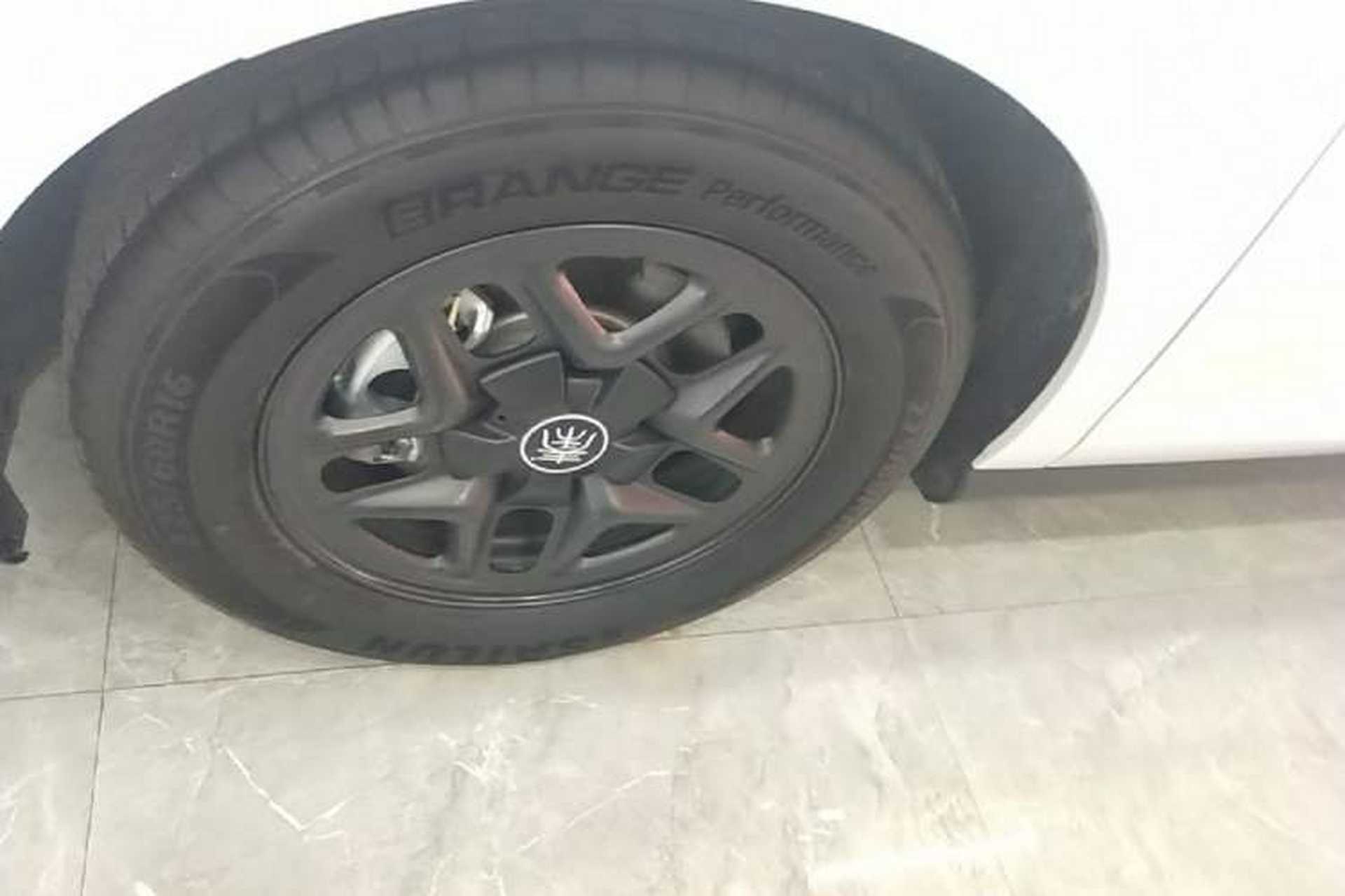 Used BYD Qin PLUS 2025 DM-i Smart Drive 55KM Leading Model Left Front Wheel Hub