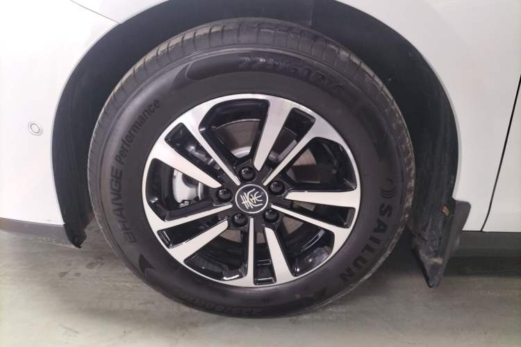 Used BYD Qin PLUS 2025 DM-i Smart Drive 55KM Beyond Model Left Front Wheel Hub