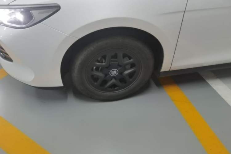 Used BYD Qin PLUS 2025 DM-i Smart Drive 55KM Leading Model Left Front Wheel Hub
