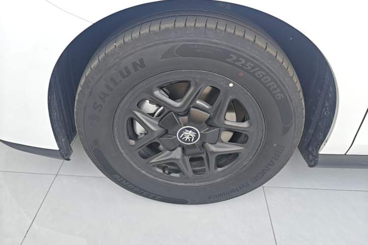 Used BYD Qin PLUS 2025 DM-i Smart Drive 55KM Leading Model Left Front Wheel Hub