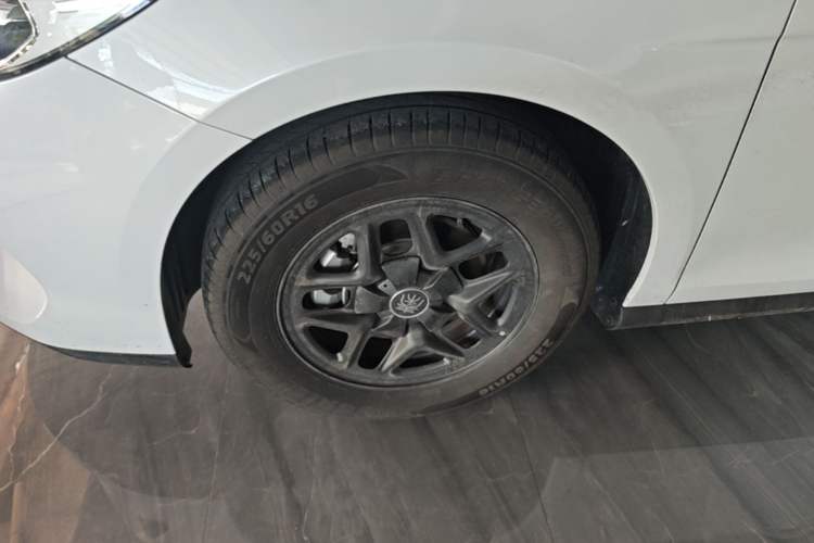 Used BYD Qin PLUS 2025 DM-i Smart Drive 55KM Leading Model Left Front Wheel Hub