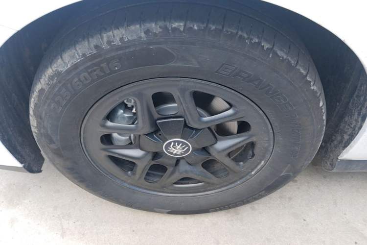 Used BYD Qin PLUS 2025 DM-i Smart Drive 55KM Leading Model Left Front Wheel Hub