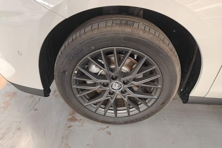 Used BYD Qin PLUS 2025 EV Smart Drive Edition 510KM Leading Model Left Front Wheel Hub