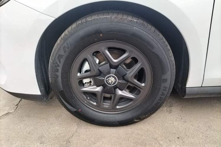 Used BYD Qin PLUS 2025 DM-i Smart Drive 55KM Leading Model Left Front Wheel Hub