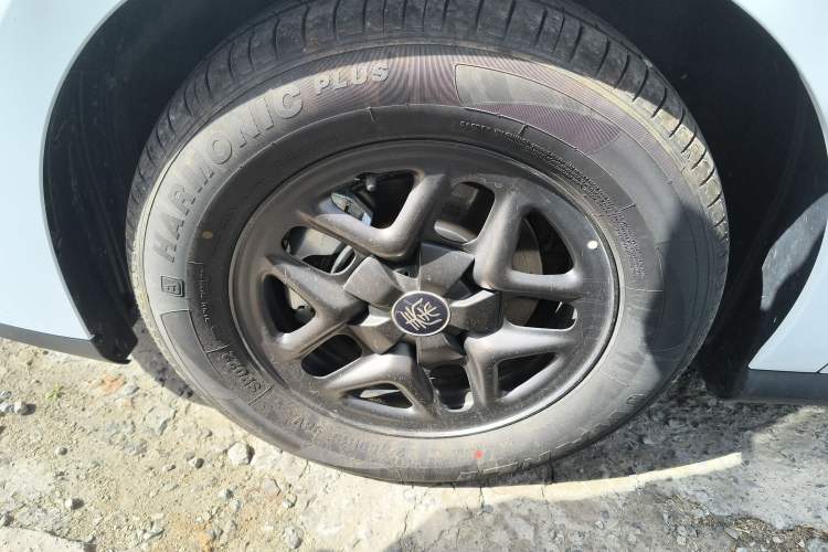 Used BYD Qin PLUS 2025 DM-i Smart Drive 55KM Leading Model Left Front Wheel Hub