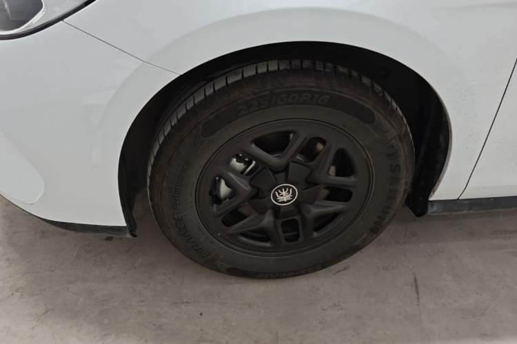Used BYD Qin PLUS 2025 DM-i Smart Drive 55KM Leading Model Left Front Wheel Hub