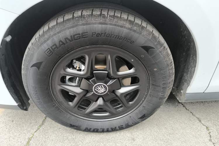 Used BYD Qin PLUS 2025 DM-i Smart Drive 55KM Leading Model Left Front Wheel Hub