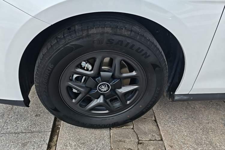 Used BYD Qin PLUS 2025 DM-i Smart Drive 55KM Leading Model Left Front Wheel Hub