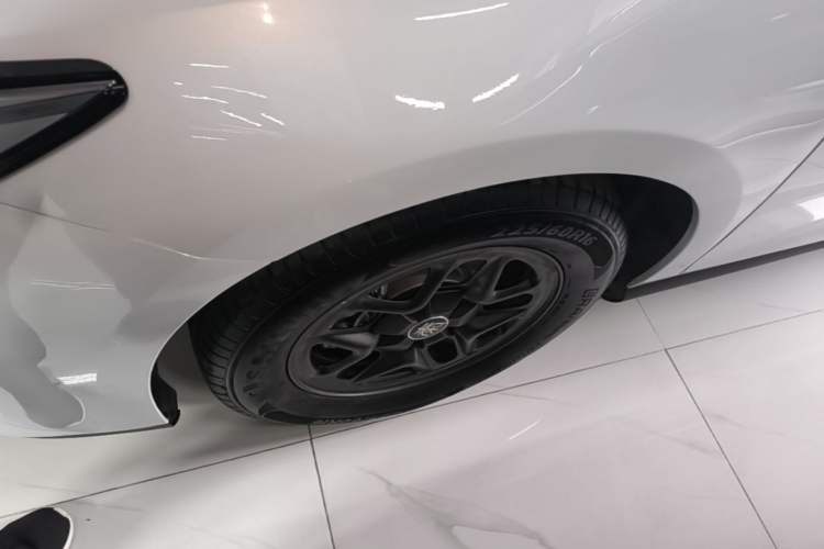 Used BYD Qin PLUS 2025 DM-i Smart Drive 55KM Leading Model Left Front Wheel Hub