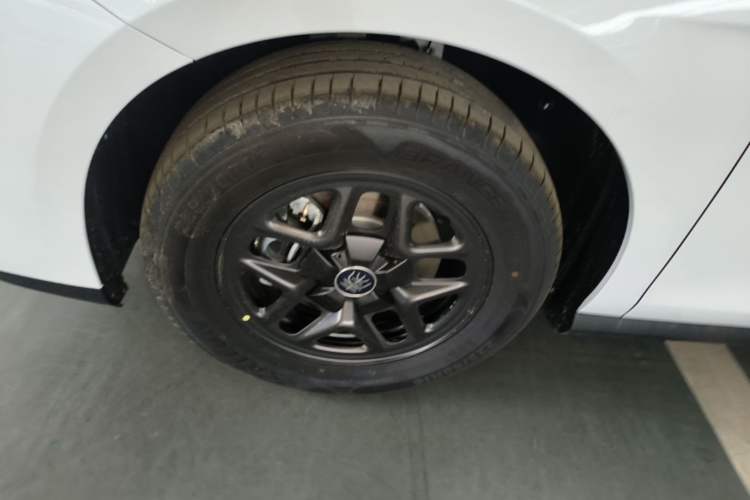 Used BYD Qin PLUS  Left Front Wheel Hub
