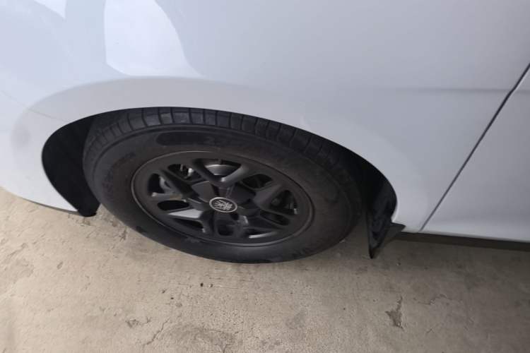 Used BYD Qin PLUS 2025 DM-i Smart Drive 55KM Leading Model Left Front Wheel Hub