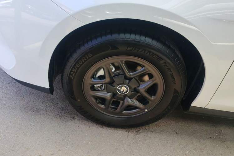 Used BYD Qin PLUS 2025 DM-i Smart Drive 55KM Leading Model Left Front Wheel Hub