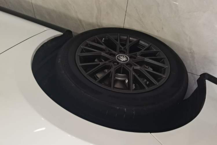 Used BYD Qin PLUS 2025 EV Smart Drive Edition 420KM Leading Model Left Front Wheel Hub