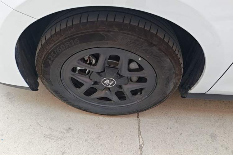 Used BYD Qin PLUS 2025 DM-i Smart Drive 55KM Leading Model Left Front Wheel Hub