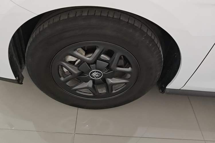 Used BYD Qin PLUS 2025 DM-i Smart Drive 55KM Leading Model Left Front Wheel Hub