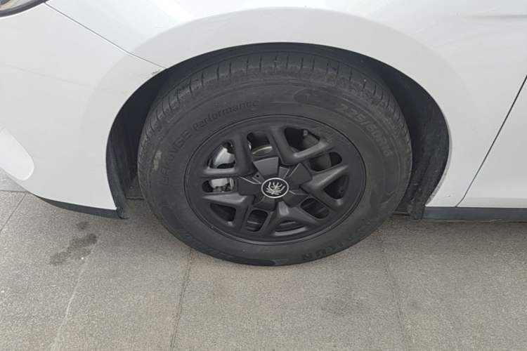 Used BYD Qin PLUS 2025 DM-i Smart Drive 55KM Leading Model Left Front Wheel Hub