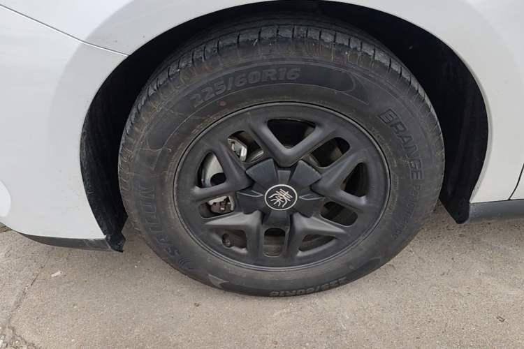Used BYD Qin PLUS 2025 DM-i Smart Drive 55KM Leading Model Left Front Wheel Hub