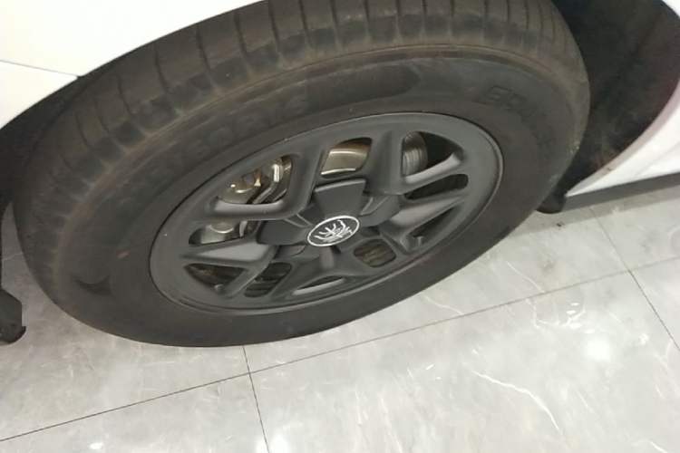 Used BYD Qin PLUS 2025 DM-i Smart Drive 55KM Leading Model Left Front Wheel Hub