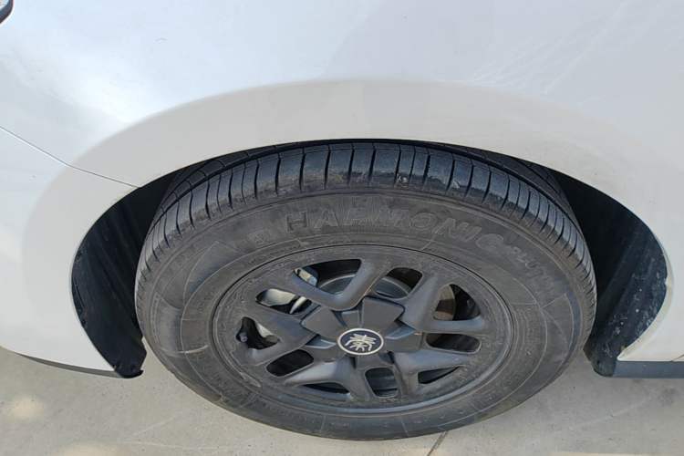 Used BYD Qin PLUS 2025 DM-i Smart Drive 55KM Leading Model Left Front Wheel Hub