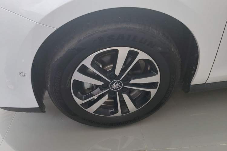 Used BYD Qin PLUS 2025 DM-i Smart Drive 55KM Beyond Model Left Front Wheel Hub